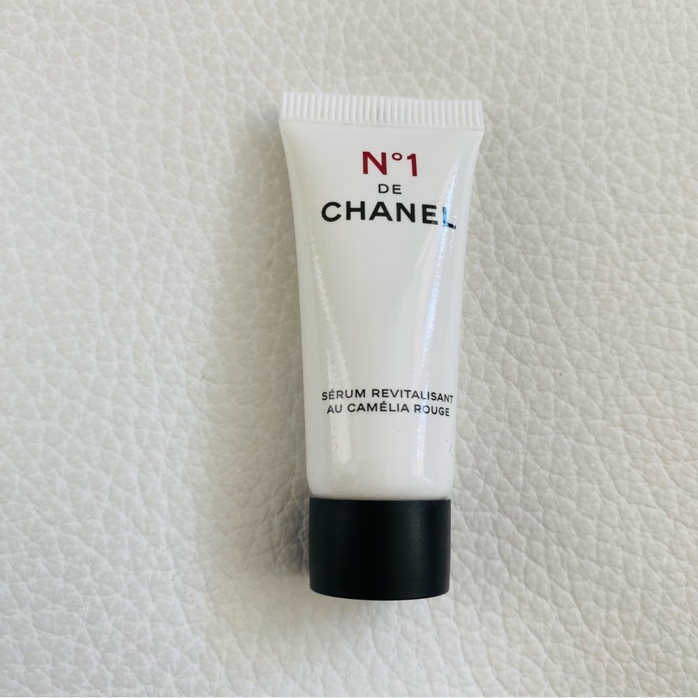 CHANEL No. 1 Serum REVITALISAN AU CAMÉLIA ROUGE sample 5 ml
